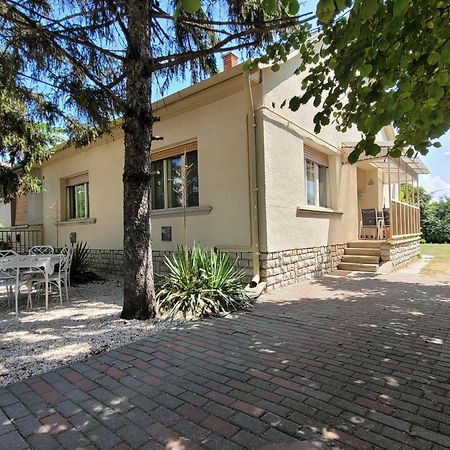 Ferienwohnung Tulipan Vendeghaz Siófok Exterior foto